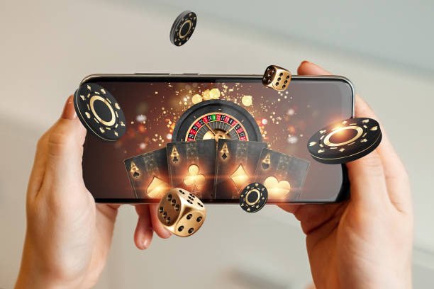 mmk slot Mobile App ဖြင့် အွန်လိုင်း စလော့ ကစားနေသော မြင်ကွင်း
